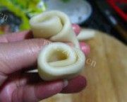 正宗蛋黄酥做法图解8)