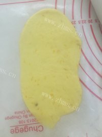 喷香的金钱卷面包做法图解9)