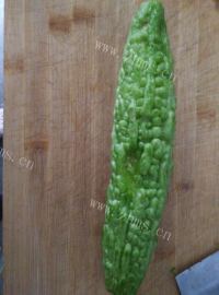 好吃的芝麻酱拌苦瓜做法图解1)