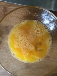 美味的软香鸡蛋饼做法图解2)