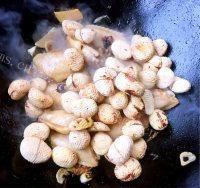 美味的红烧板栗鸡翅做法图解14)