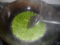口感饱满的毛豆炒鸡蛋做法图解4)