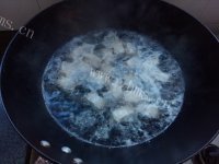 美味的板栗红烧肉做法图解3)