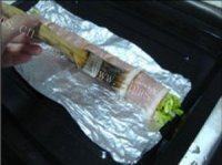 自制豆芽虾仁烟肉卷做法图解9)