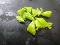 家常菜胡萝卜炒腊肠做法图解3)