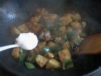 色味俱佳的酱土豆做法图解9)