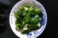 让人怀念的青椒炒牛肉做法图解2)