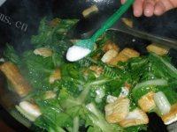 小白菜煎豆腐做法图解7)