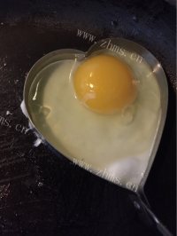 美味的牛排意面做法图解4)