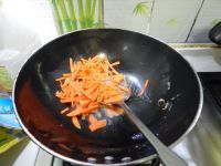 美味的胡萝卜炒饭做法图解5)
