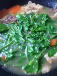 可口的肉条豆苗汤做法图解4)