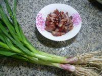 家常菜大蒜炒腊肉做法图解1)