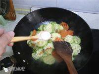 家常菜茭瓜炒鸡蛋做法图解8)