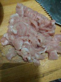 美味的农家小炒肉做法图解4)