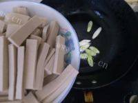 美味的葱炒豆腐做法图解6)