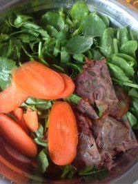 可口的肉条豆苗汤做法图解1)