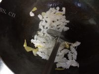 美味的丝瓜炒鱿鱼做法图解7)