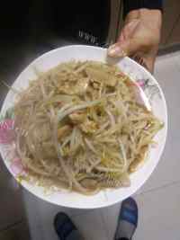 热腾腾的豆芽炒肉做法图解9)