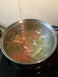 家常菜苦瓜瘦肉汤做法图解6)
