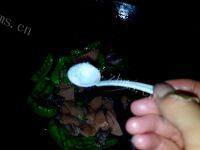 家常荷兰豆炒火腿做法图解6)