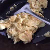 营养丰富的西红柿炒鸡蛋做法图解2)