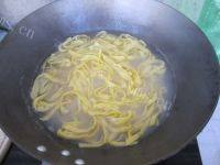 「DIY美食」榨菜肉丝面做法图解11)