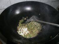 美味的糖醋脆皮茄子做法图解9)