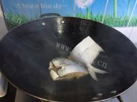 可口的红烧鲳鱼做法图解5)