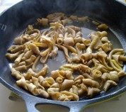 美味的香滑爽脆的豉油皇鹅肠做法图解11)