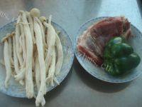 家常菜肉炒海鲜菇做法图解1)