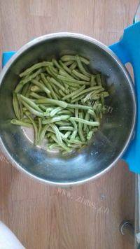 家常菜肉末干煸豆角做法图解3)