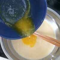 西式甜点草莓班戟做法图解5)