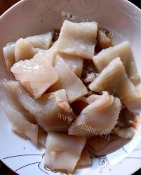 美味的青椒炒鱿鱼做法图解1)