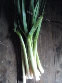自制白豆腐煮鲫鱼做法图解3)