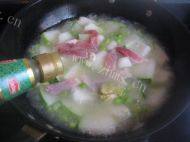 美味的冬瓜毛豆咸肉汤做法图解5)