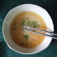 营养丰富的西红柿炒鸡蛋做法图解3)