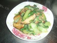 四溢的香菇炒油菜