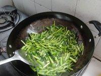家常菜蒜炒茼蒿做法图解4)