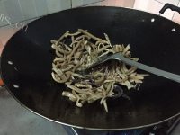 家常菜芹菜鱿鱼丝做法图解3)