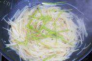 香口的尖椒土豆丝