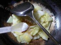 家常菜土豆炒白菜做法图解9)