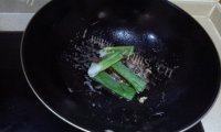 家常菜焖带鱼做法图解6)