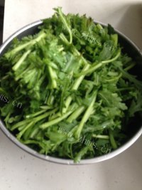 家常菜蒜香茼蒿做法图解2)