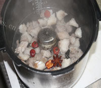 Q弹蕃茄牛肉面做法图解3)