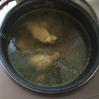 诱人的香菇炖鸡汤做法图解3)