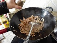 美味佳肴般的爆炒鱿鱼做法图解8)