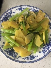 芹菜炒土豆片做法图解8)