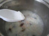 「念念不忘」皮蛋瘦肉粥做法图解7)