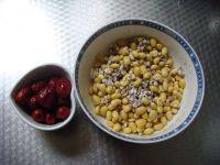 美味的红枣薏米豆浆做法图解1)