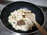 美味的豆瓣酱烧豆腐做法图解5)